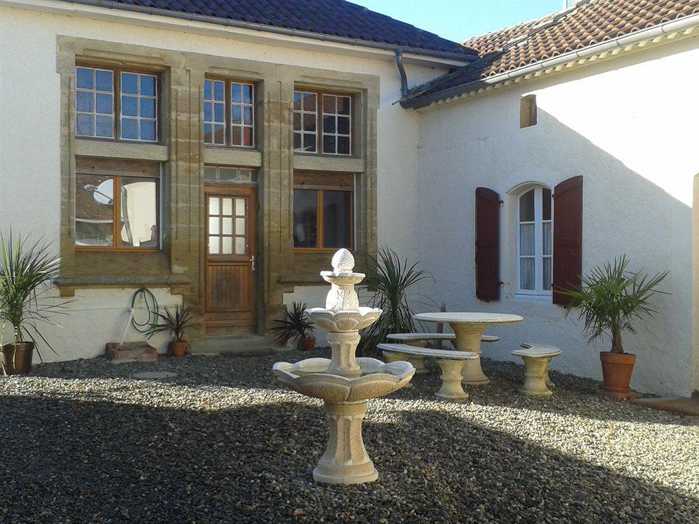 Ancienne Ecole Bed & Breakfast Cazaux-Villecomtal Exterior foto